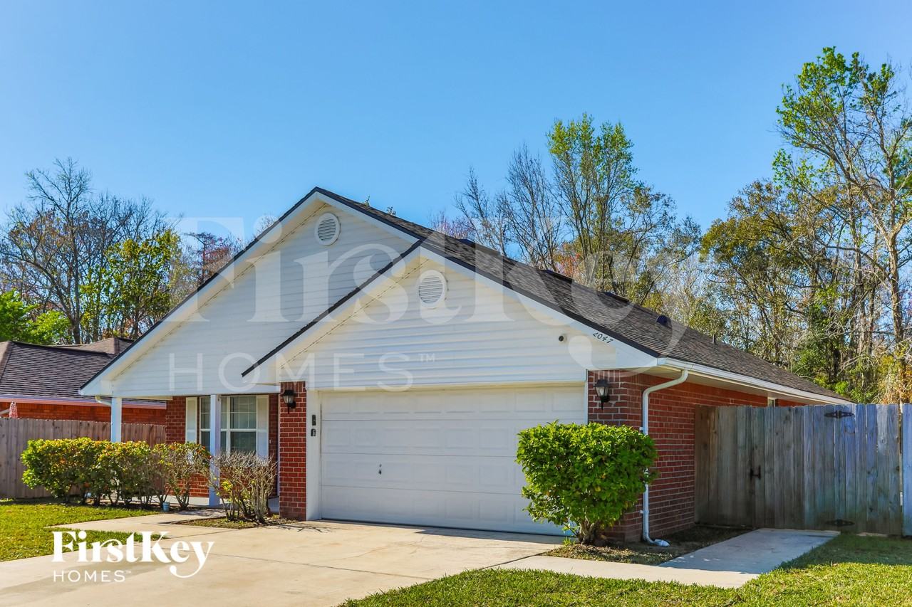 2047 Eclipse Dr - Photo 3 of 16