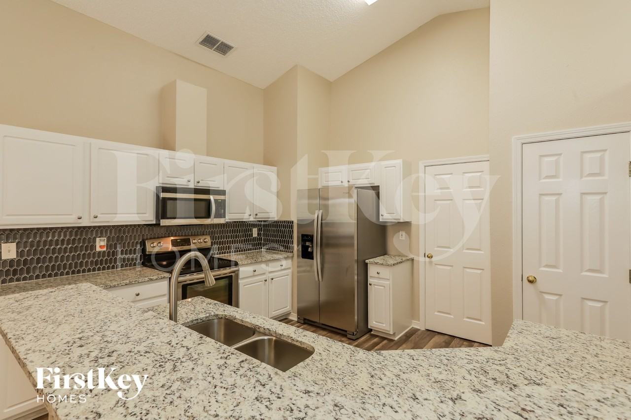 2047 Eclipse Dr - Photo 5 of 16