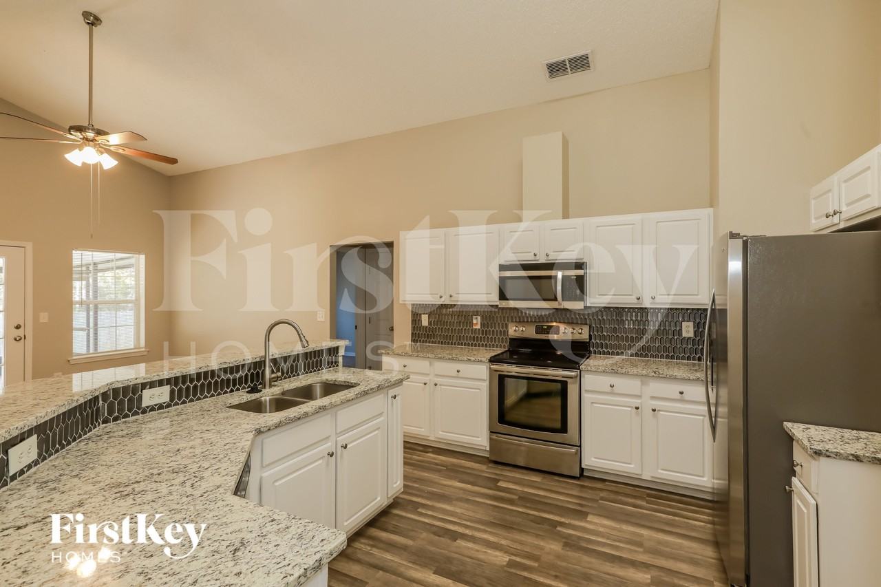 2047 Eclipse Dr - Photo 6 of 16