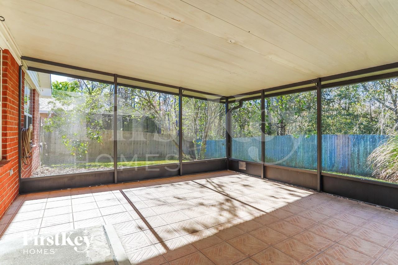 2047 Eclipse Dr - Photo 7 of 16