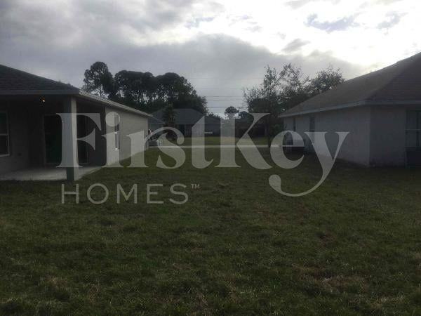 991 Sw Dubois Ave - Photo 7 of 48