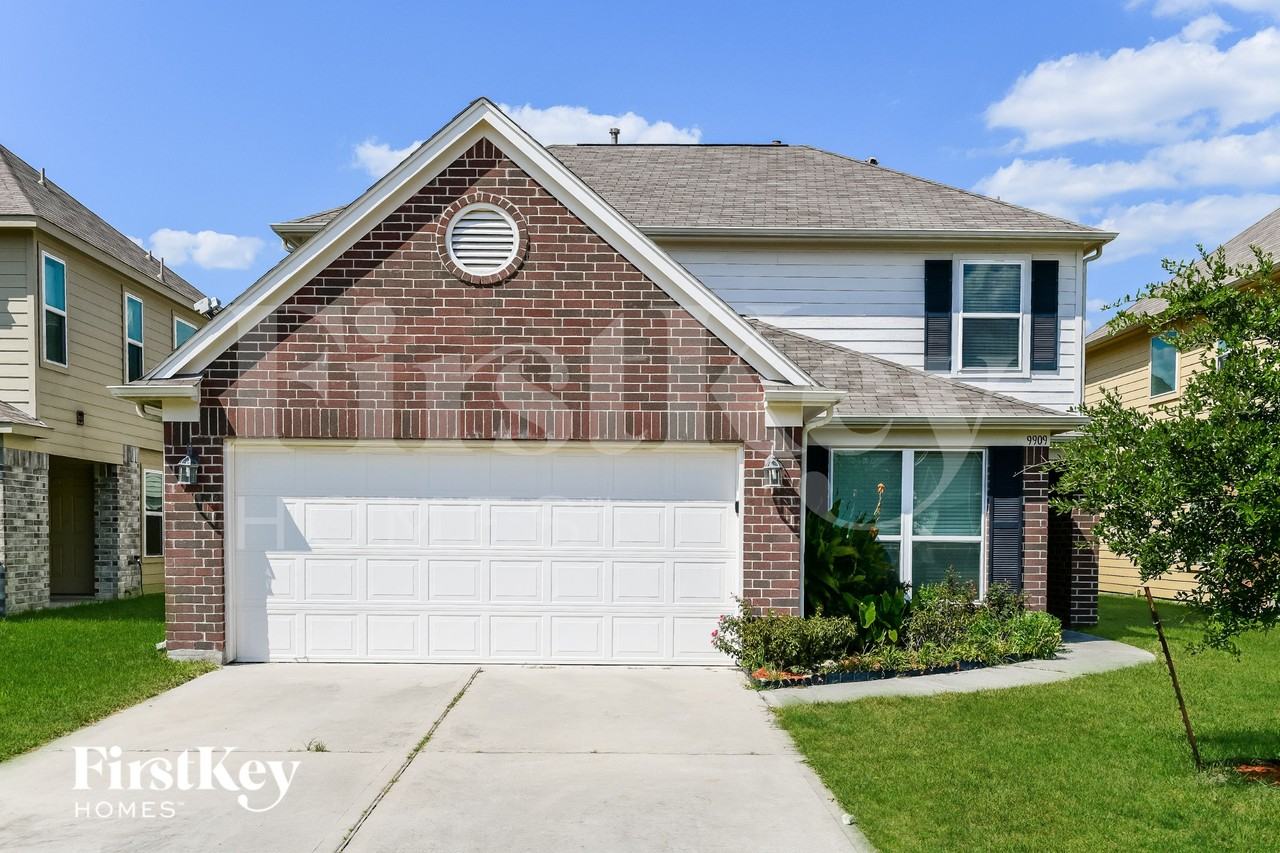 9909 Hyacinth Way