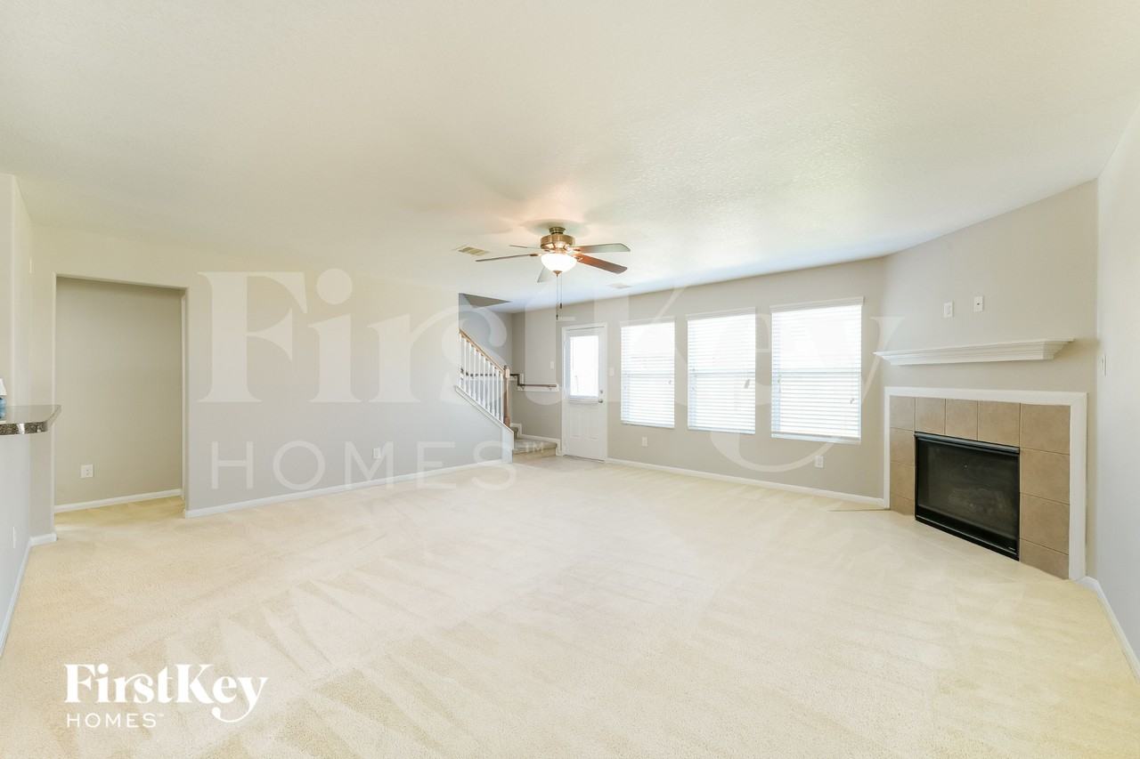 9909 Hyacinth Way - Photo 4 of 15