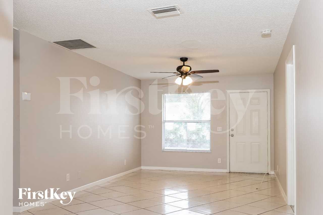 967 38th St - Photo 4 of 16