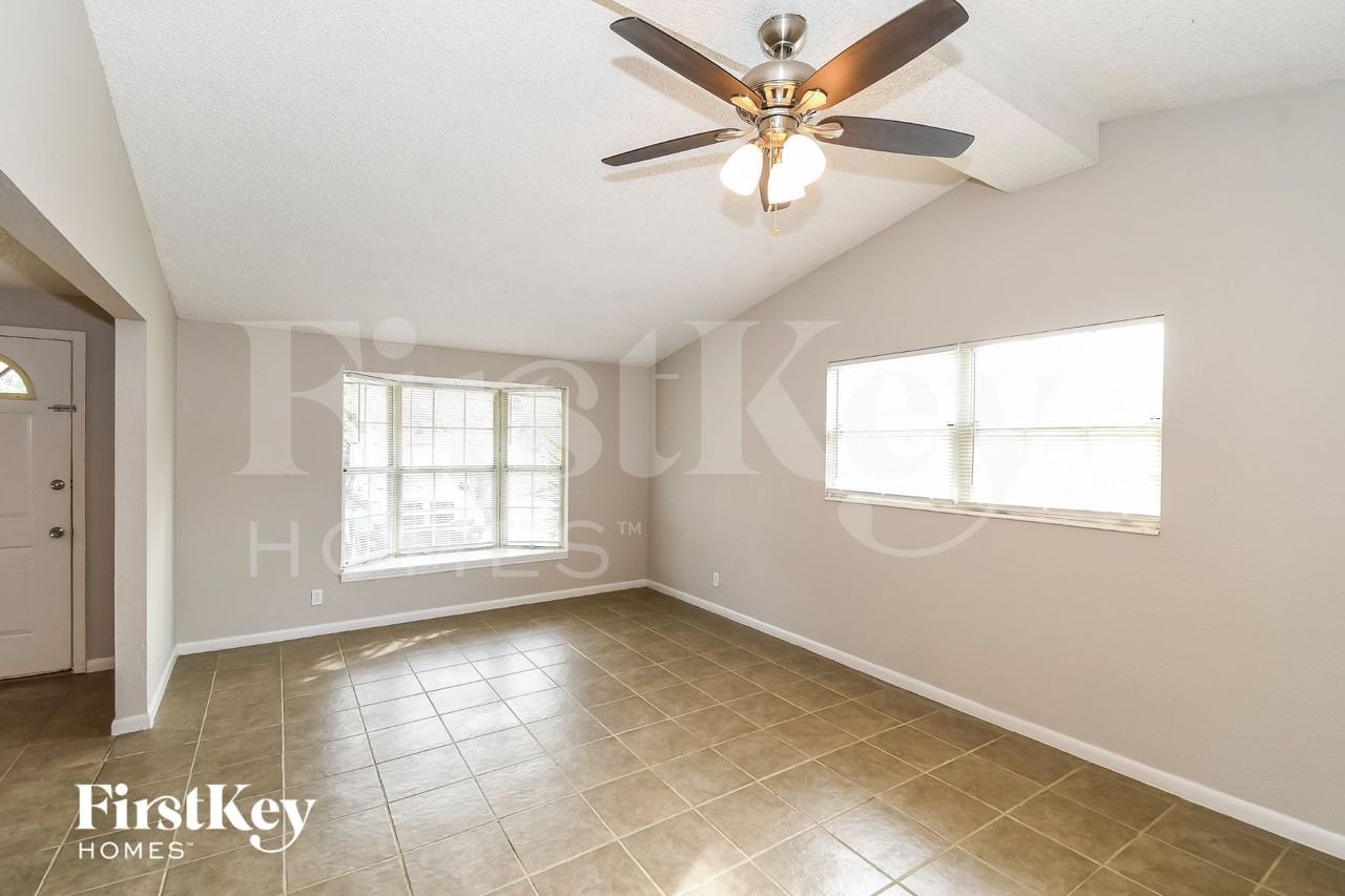 878 Westgate Dr - Photo 3 of 16