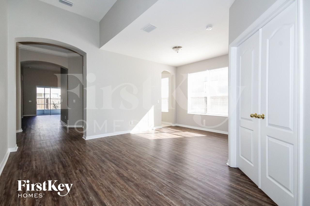 8719 Sandy Plains Dr - Photo 2 of 16