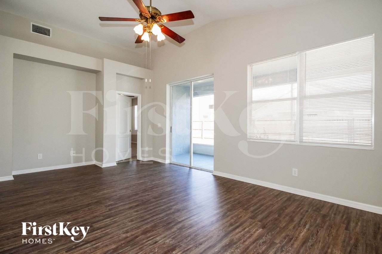 8719 Sandy Plains Dr - Photo 5 of 16