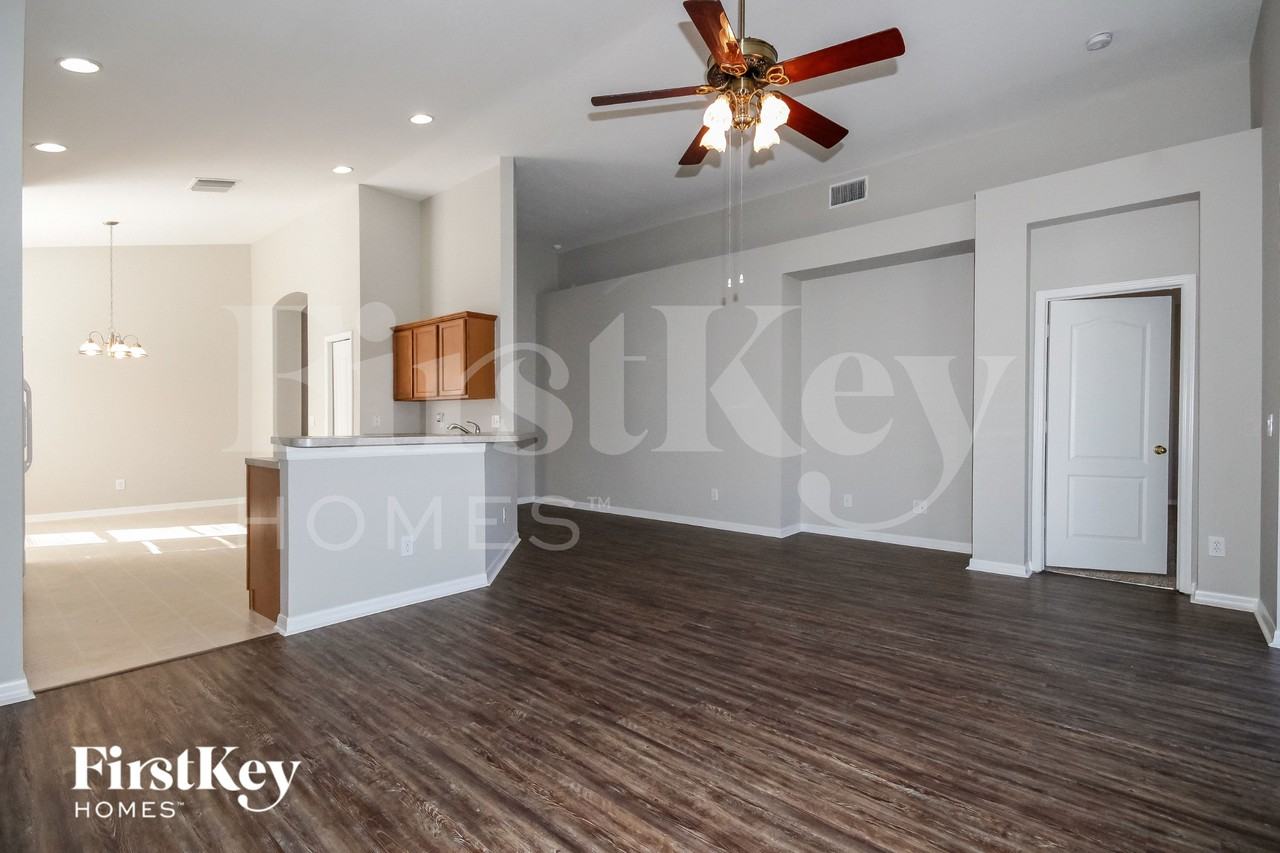 8719 Sandy Plains Dr - Photo 6 of 16