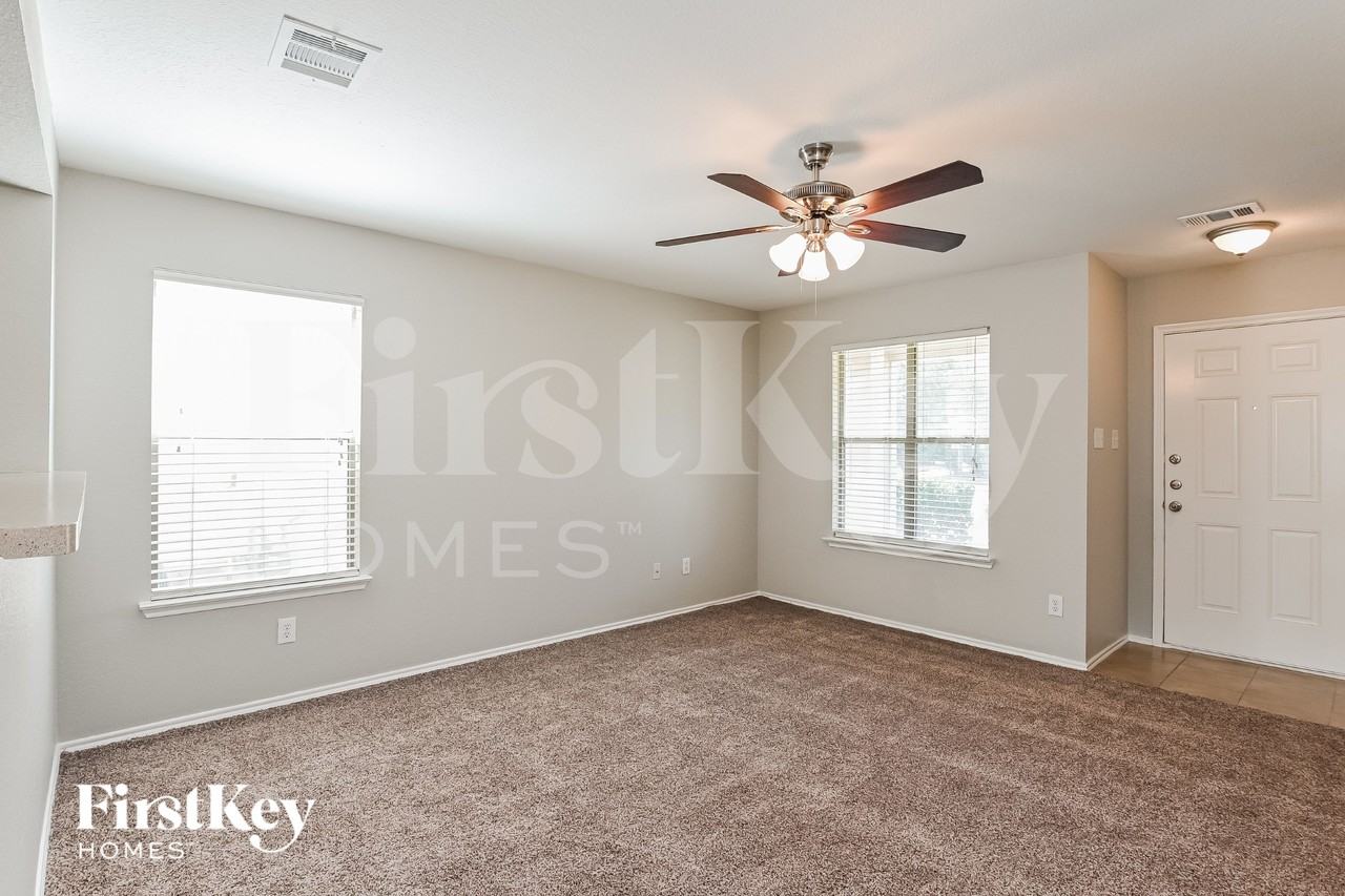 8143 Chancewood Ln - Photo 3 of 16