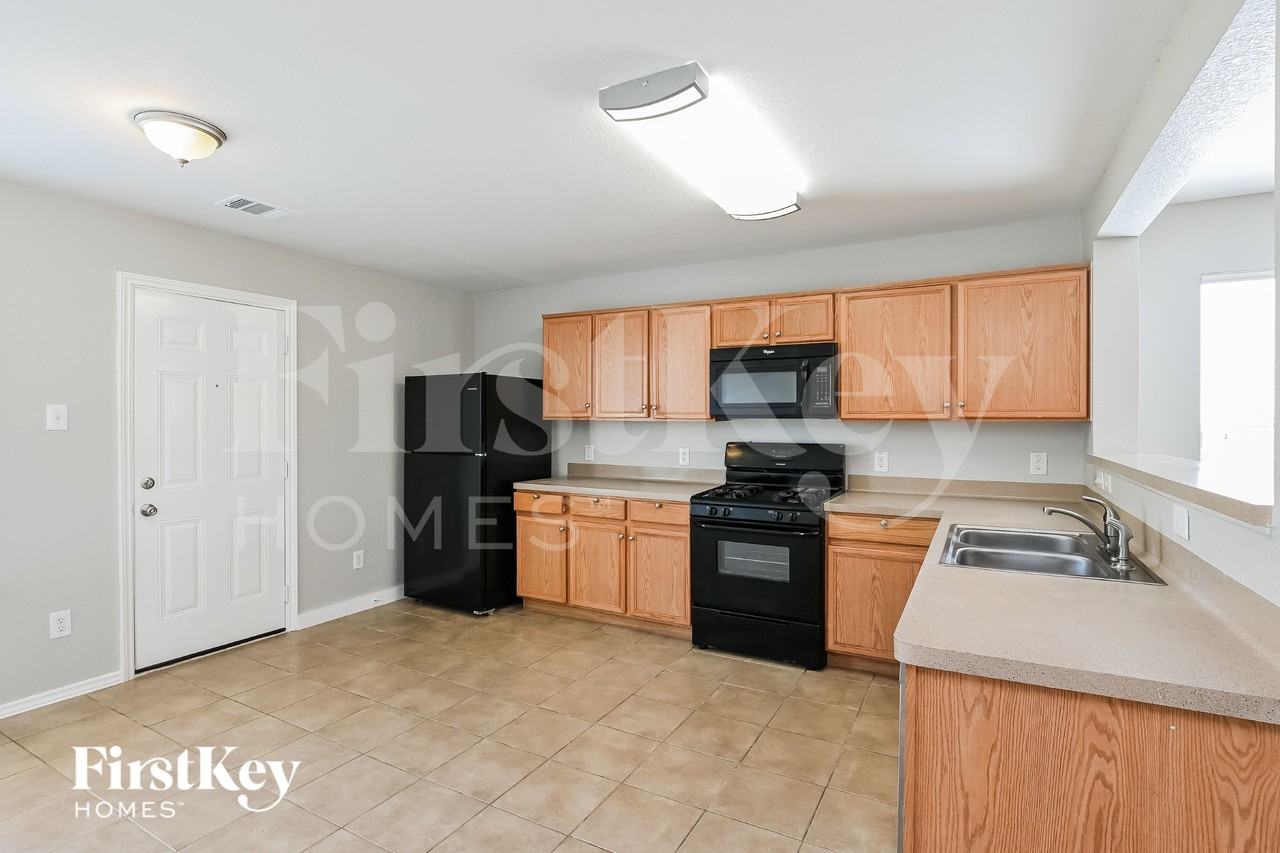 8143 Chancewood Ln - Photo 5 of 16