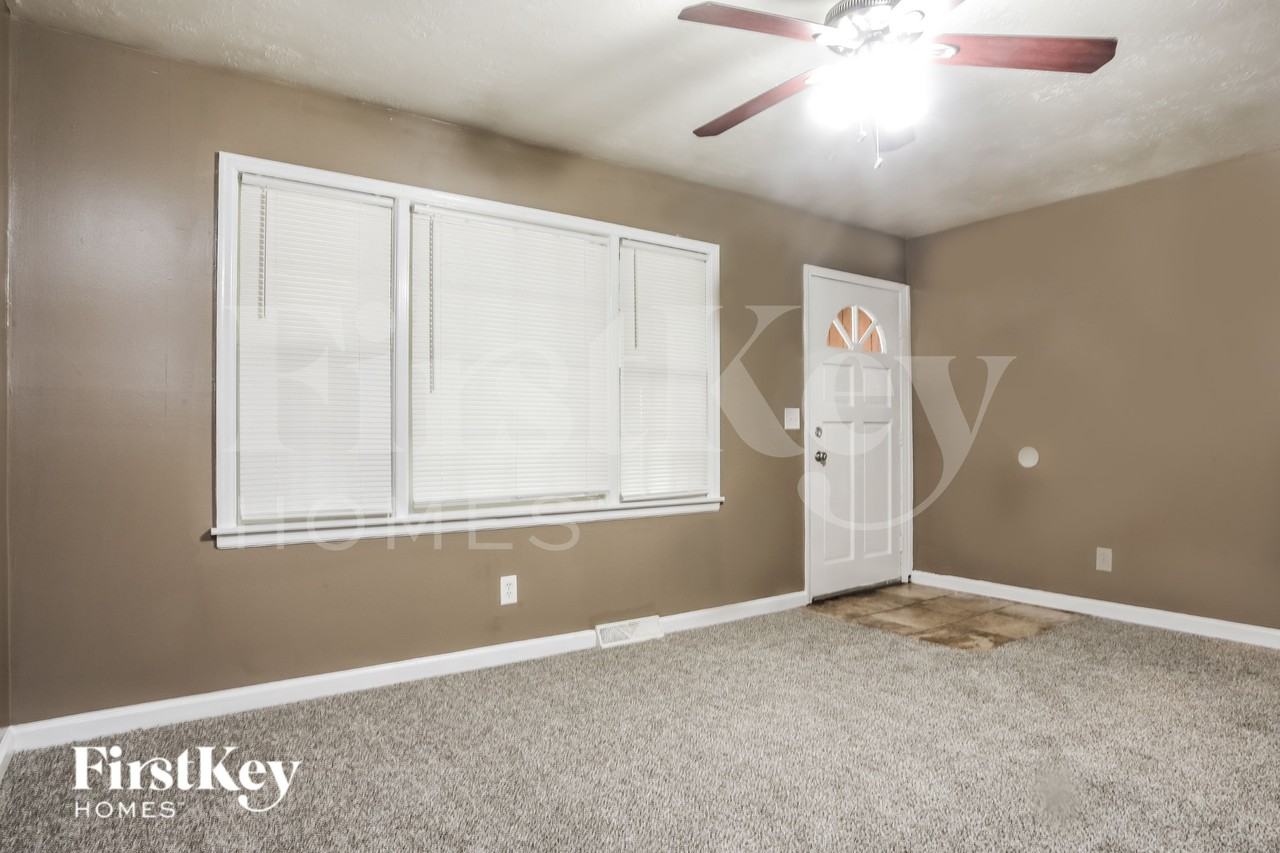 7915 E 47th Ter - Photo 2 of 16