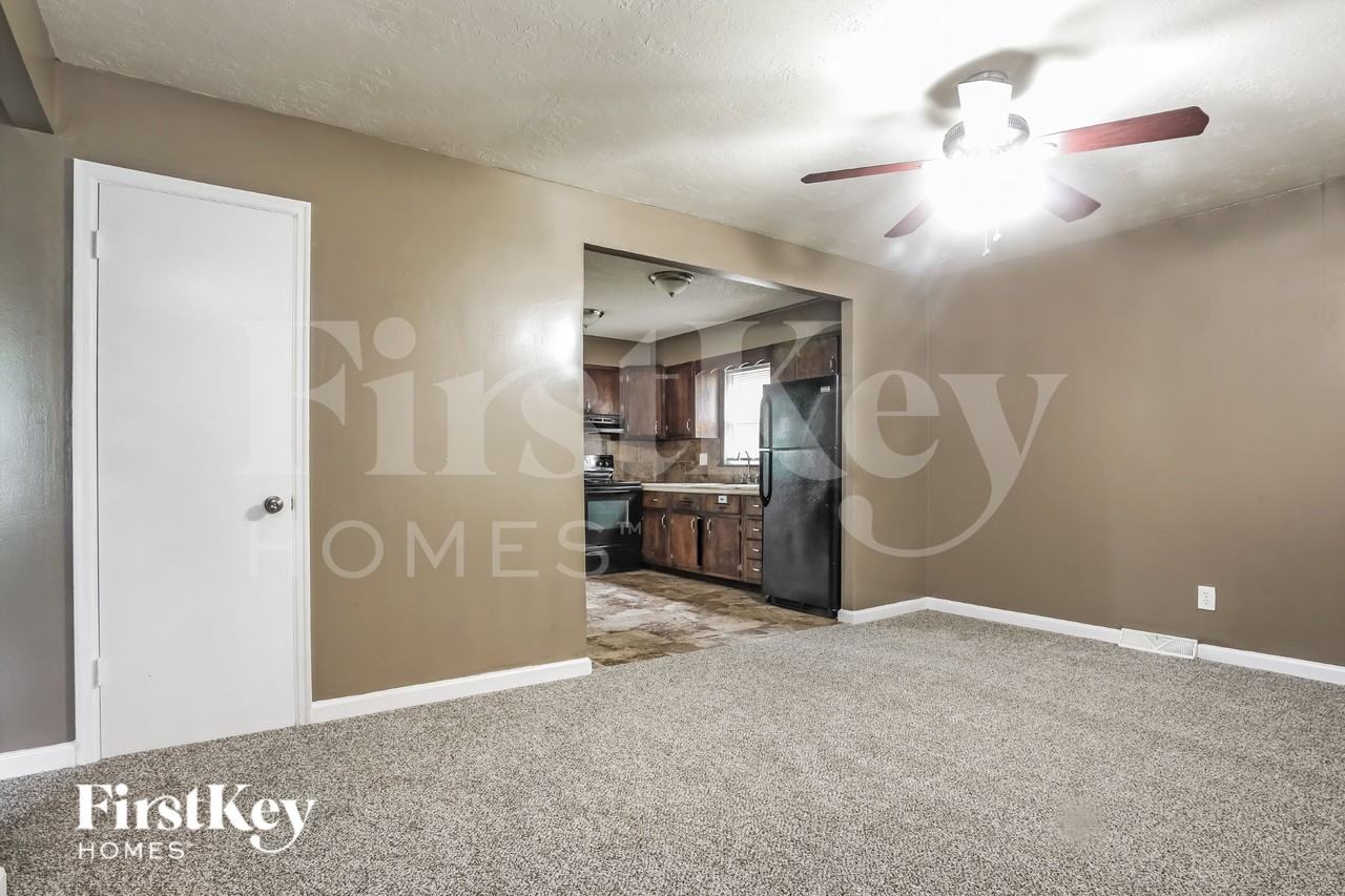 7915 E 47th Ter - Photo 4 of 16