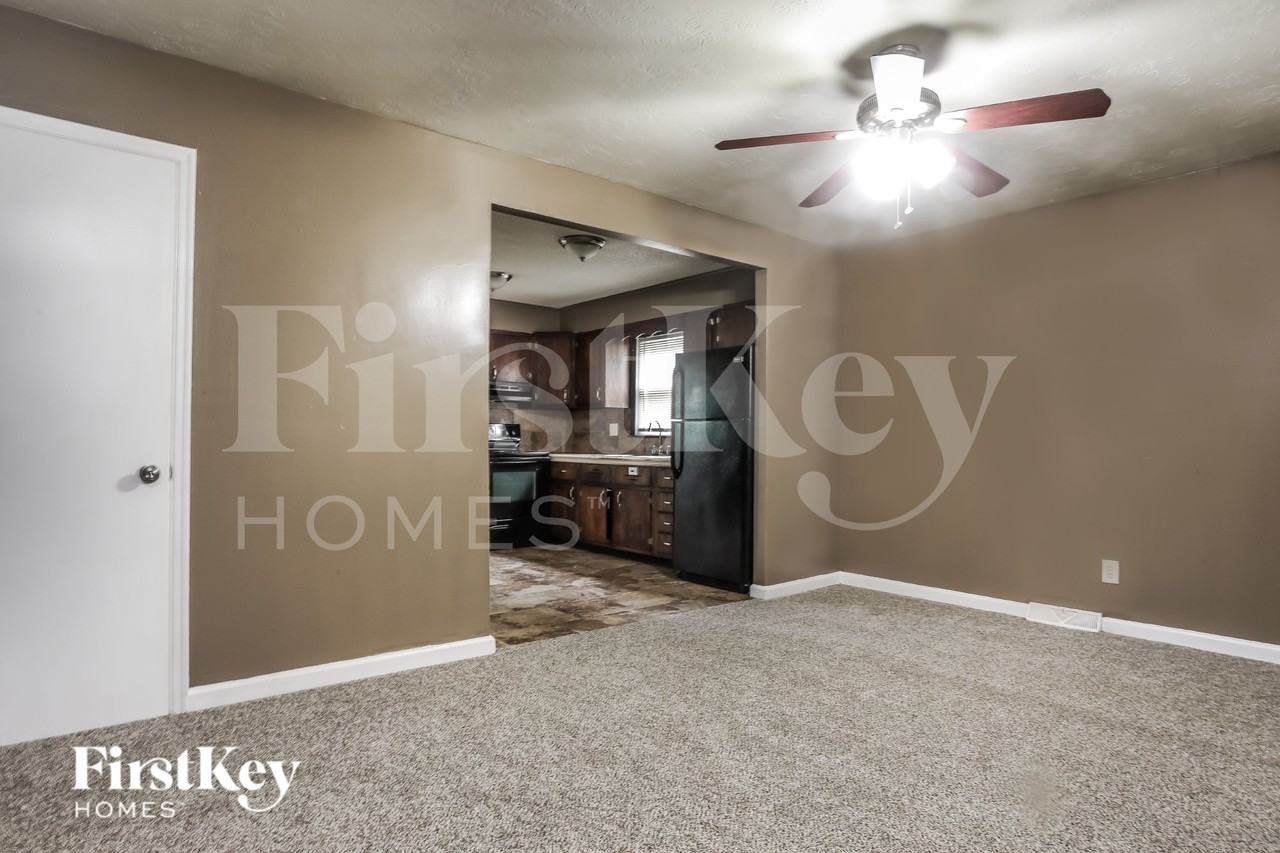 7915 E 47th Ter - Photo 5 of 16