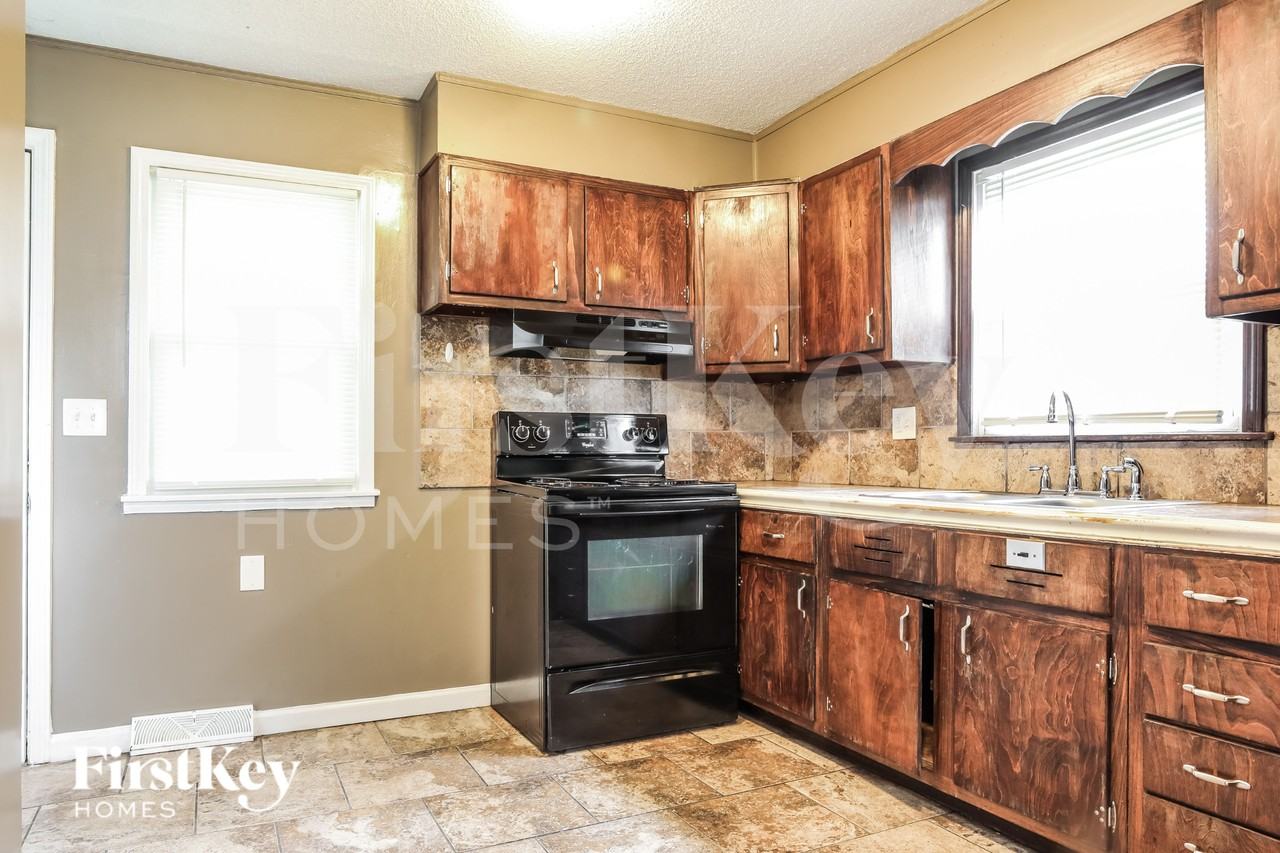 7915 E 47th Ter - Photo 6 of 16