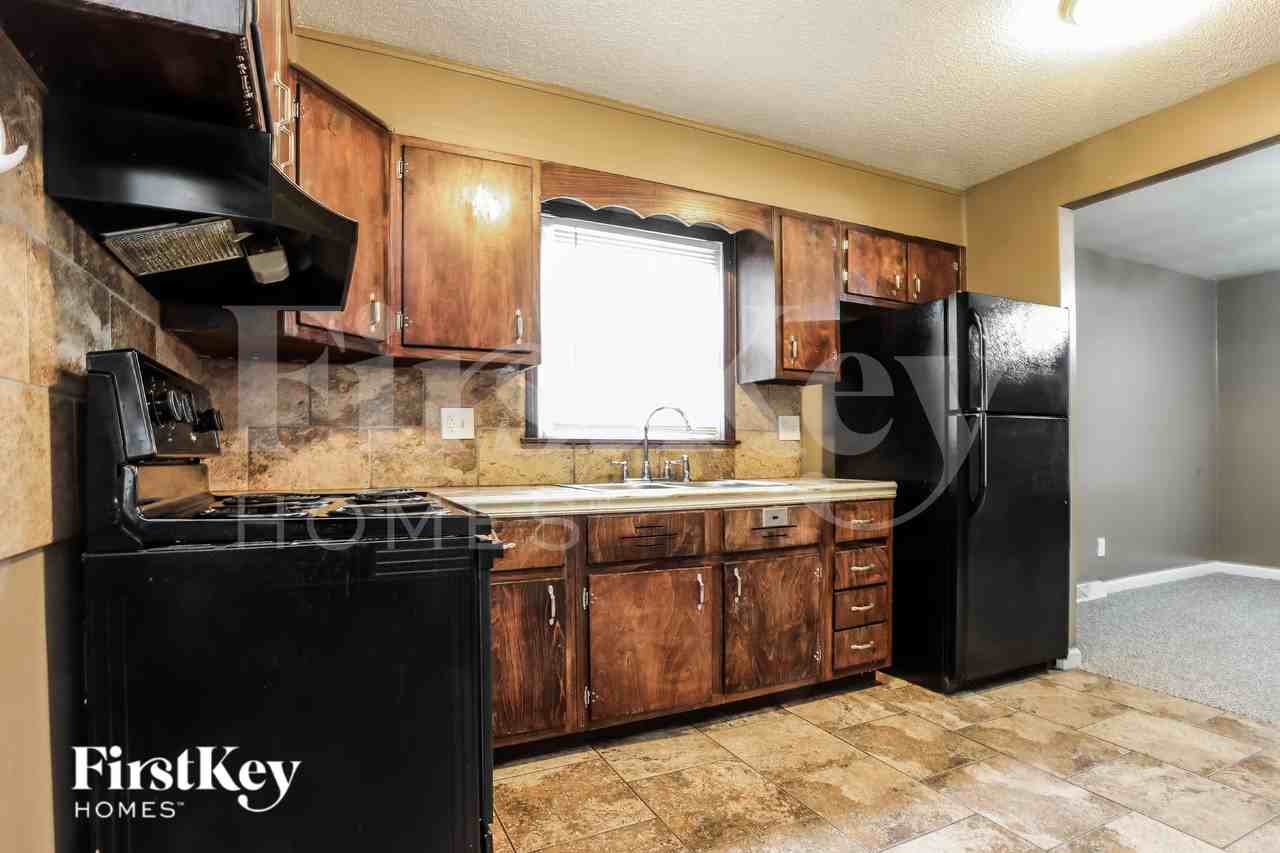7915 E 47th Ter - Photo 7 of 16