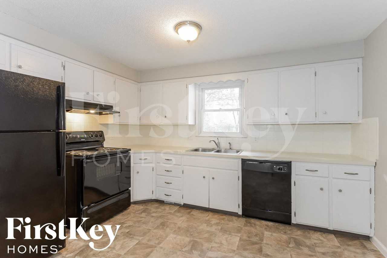 7809 E 49th St - Photo 4 of 14