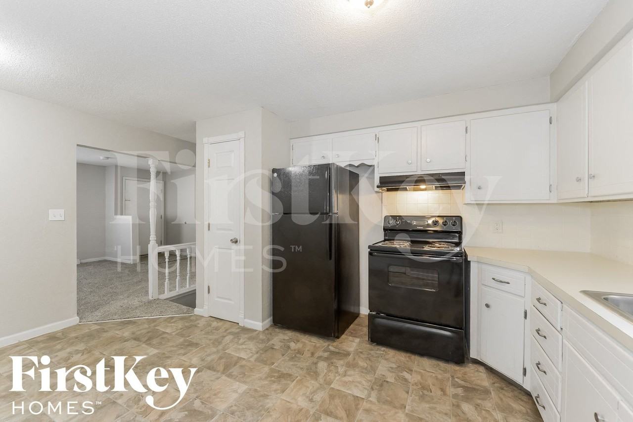 7809 E 49th St - Photo 5 of 14