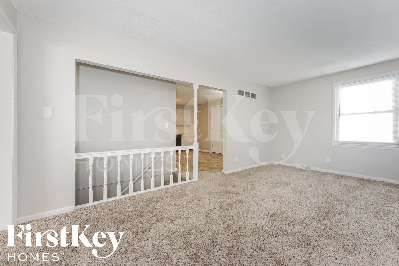 7809 E 49th St - Photo 7 of 14