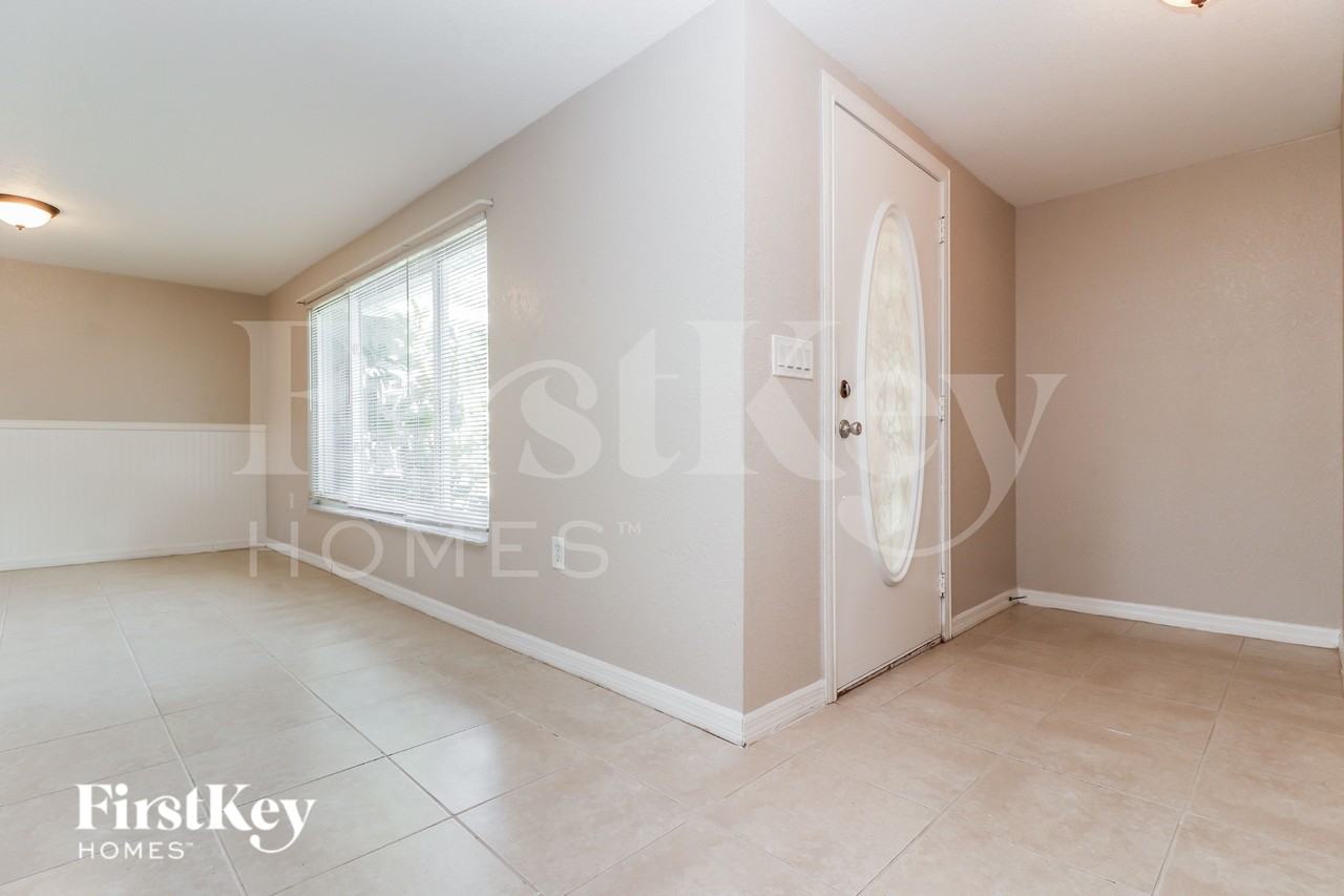 7701 Birchwood Dr - Photo 3 of 16