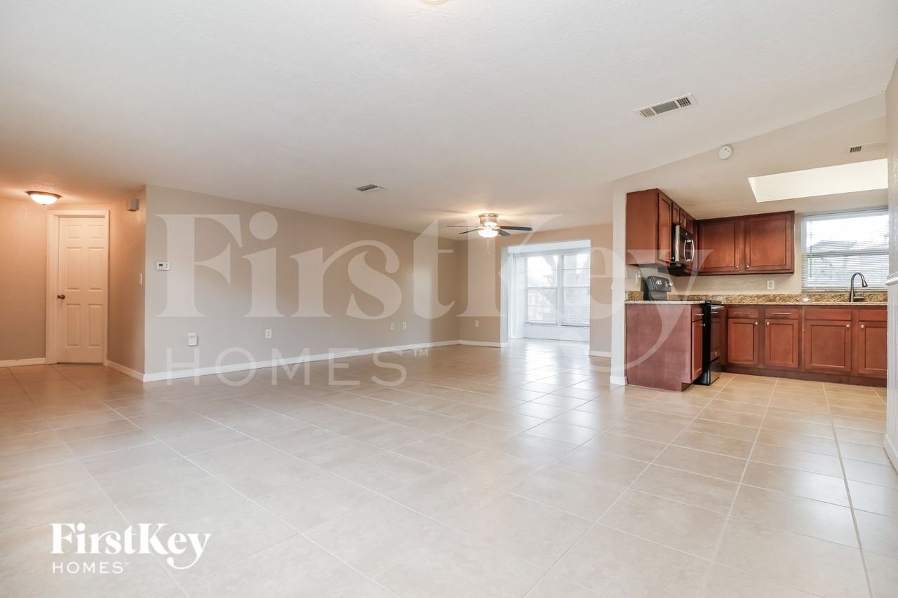 7701 Birchwood Dr - Photo 5 of 16