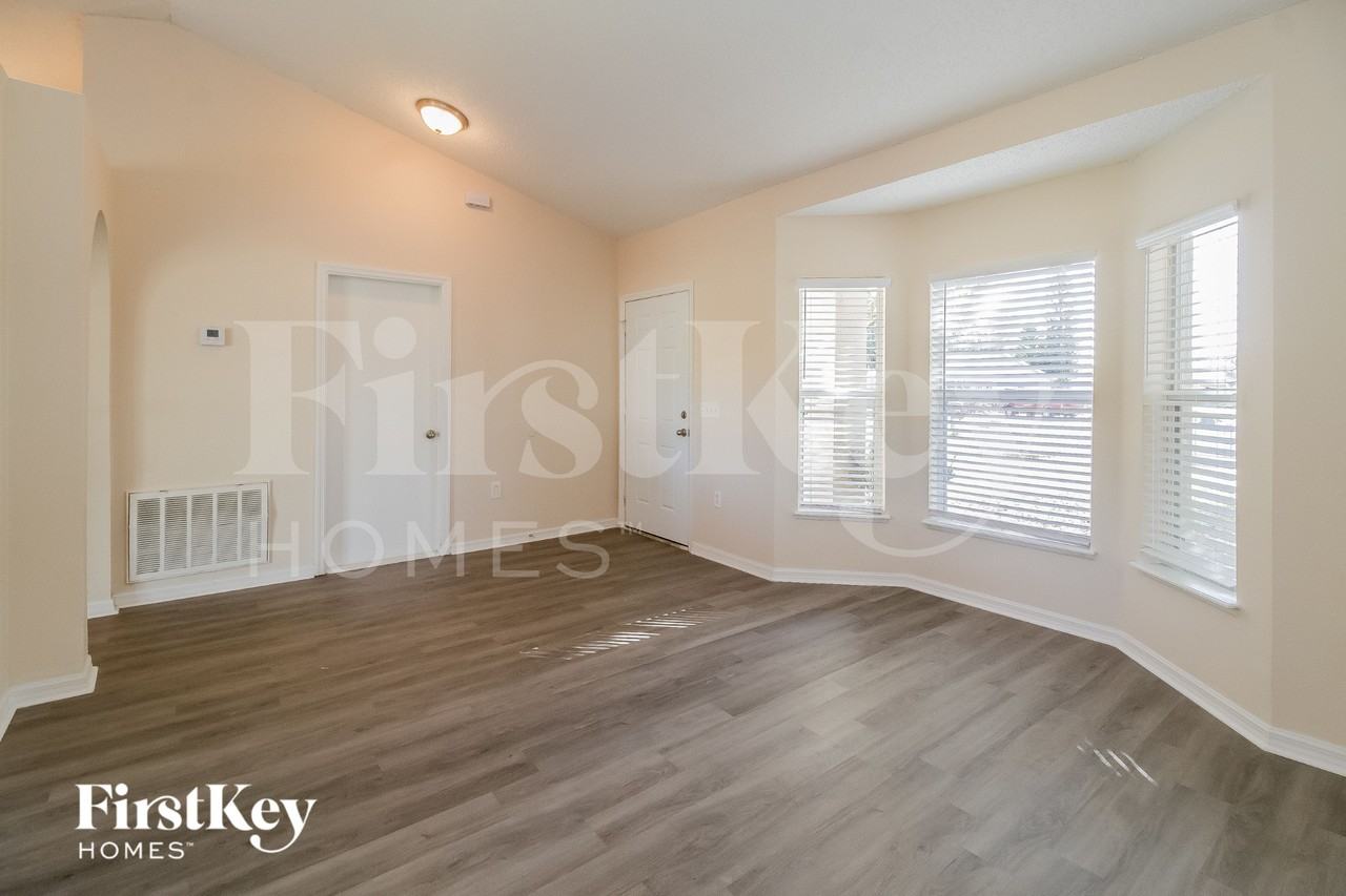 711 Hamster Way - Photo 3 of 16