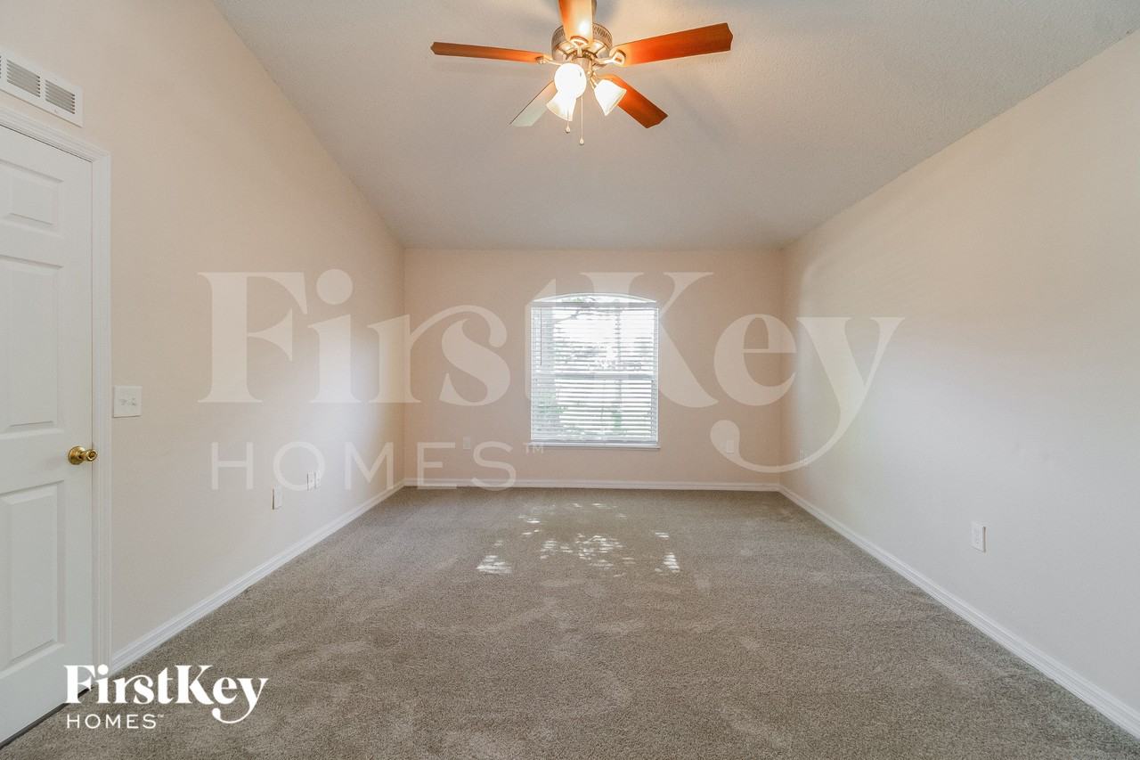 711 Hamster Way - Photo 7 of 16