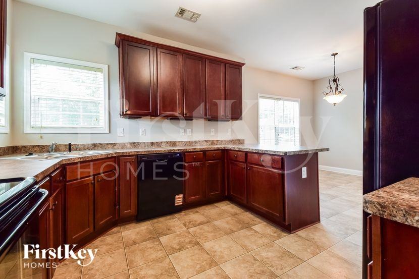 6303 Spring Cove Dr - Photo 5 of 16