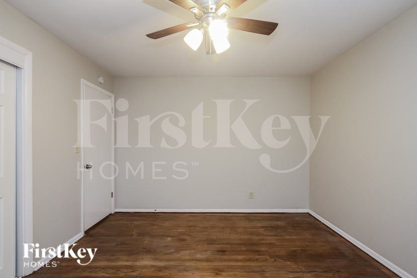 6045 N Alton Ave - Photo 6 of 15