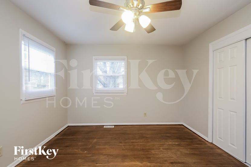 6045 N Alton Ave - Photo 7 of 15