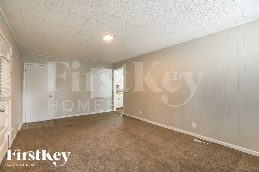 5915 Harvard Ave - Photo 4 of 15