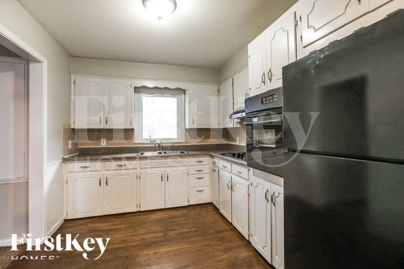 5915 Harvard Ave - Photo 7 of 15