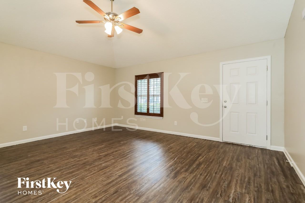 5668 Village Pond Cir - Photo 3 of 19
