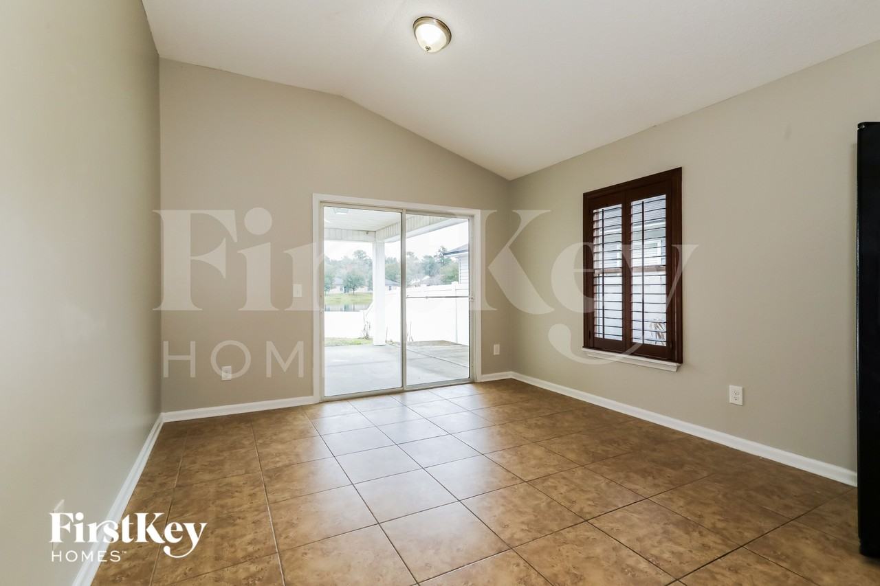 5668 Village Pond Cir - Photo 6 of 19