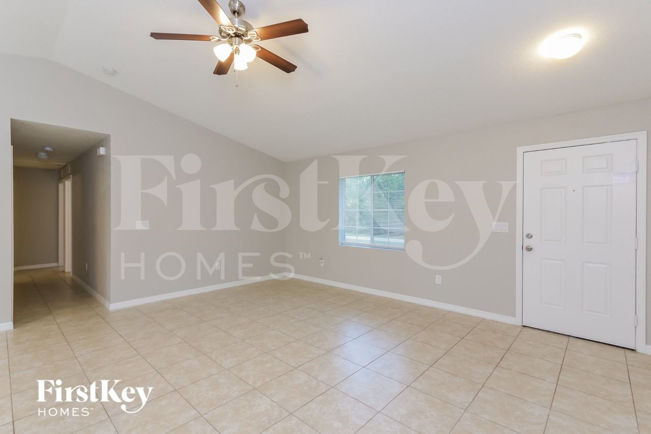 5569 Landry Ave - Photo 3 of 15