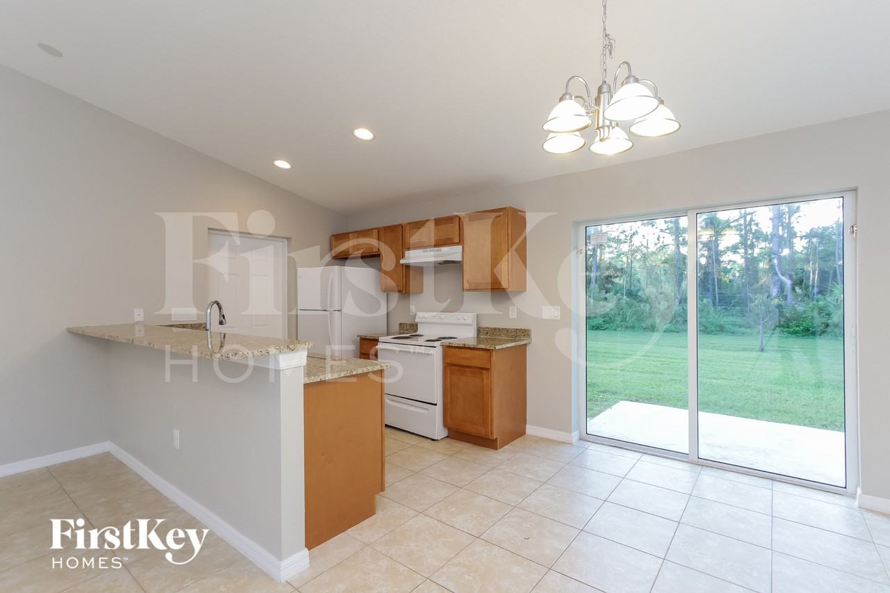 5569 Landry Ave - Photo 5 of 15