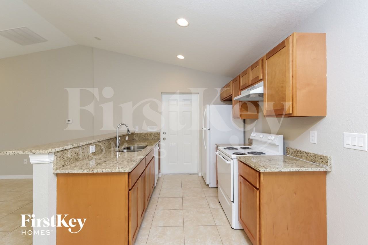 5569 Landry Ave - Photo 6 of 15