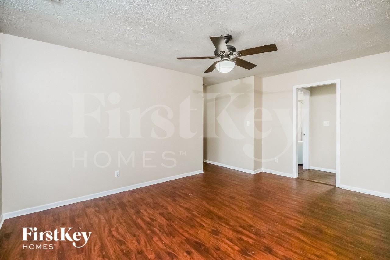 5373 Padre Ln - Photo 4 of 16