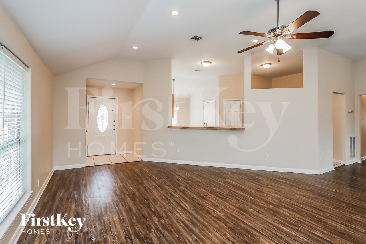 5334 Hazelgrove Dr - Photo 4 of 15