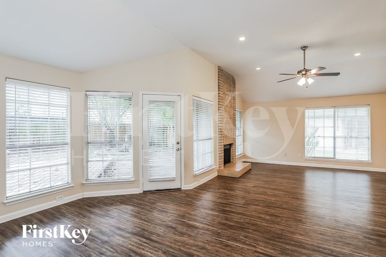 5334 Hazelgrove Dr - Photo 5 of 15