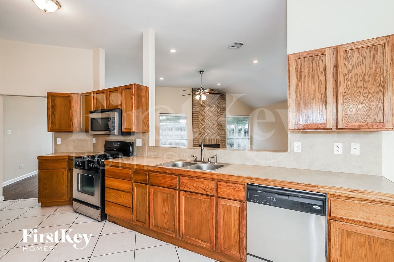 5334 Hazelgrove Dr - Photo 7 of 15