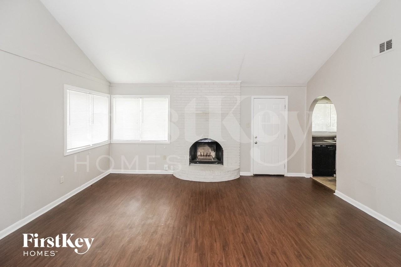 4183 Rosewind Cir - Photo 2 of 15