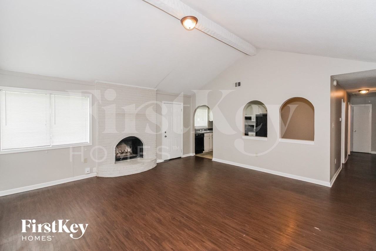 4183 Rosewind Cir - Photo 4 of 15