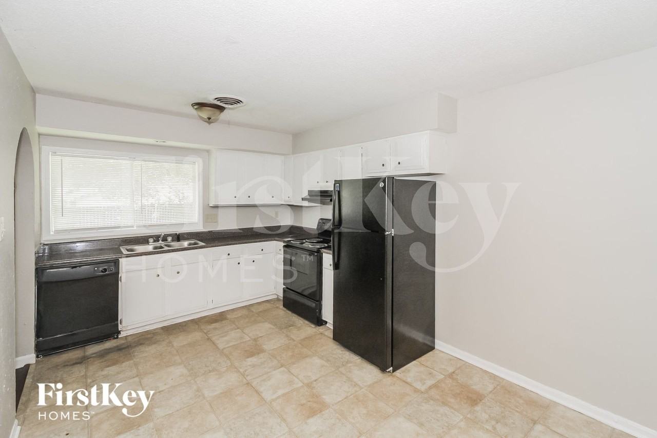 4183 Rosewind Cir - Photo 5 of 15