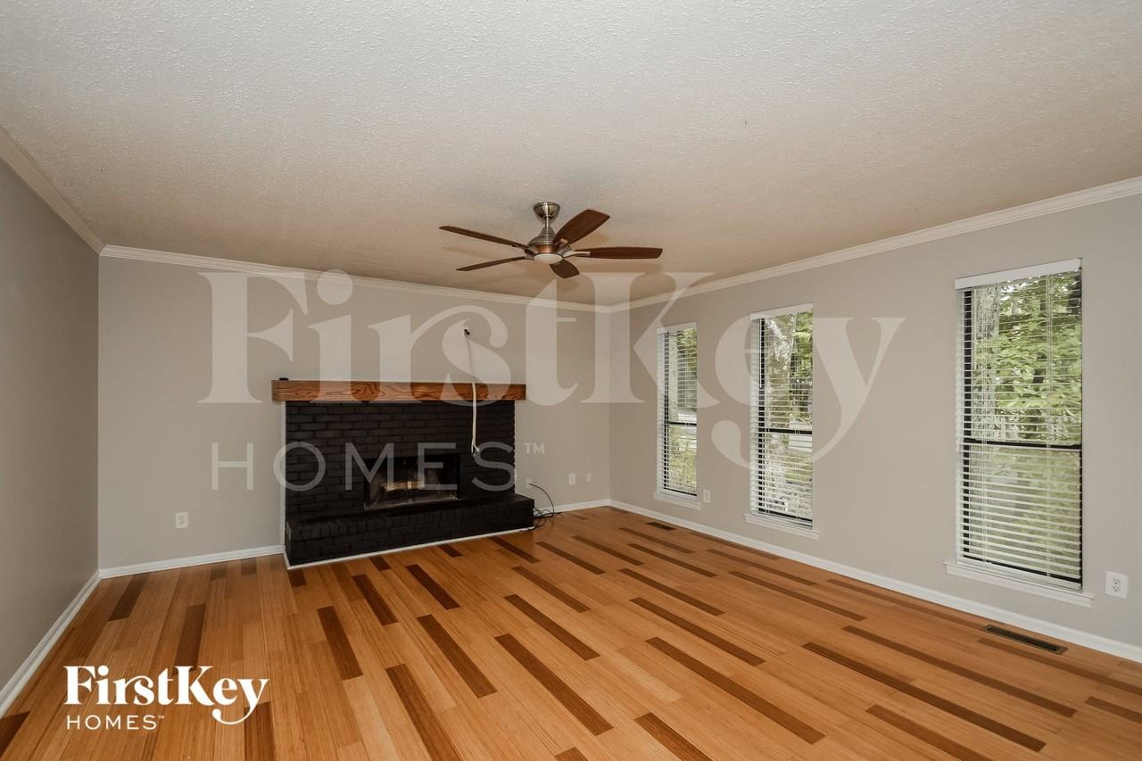 303 Coalmont Rd - Photo 2 of 15