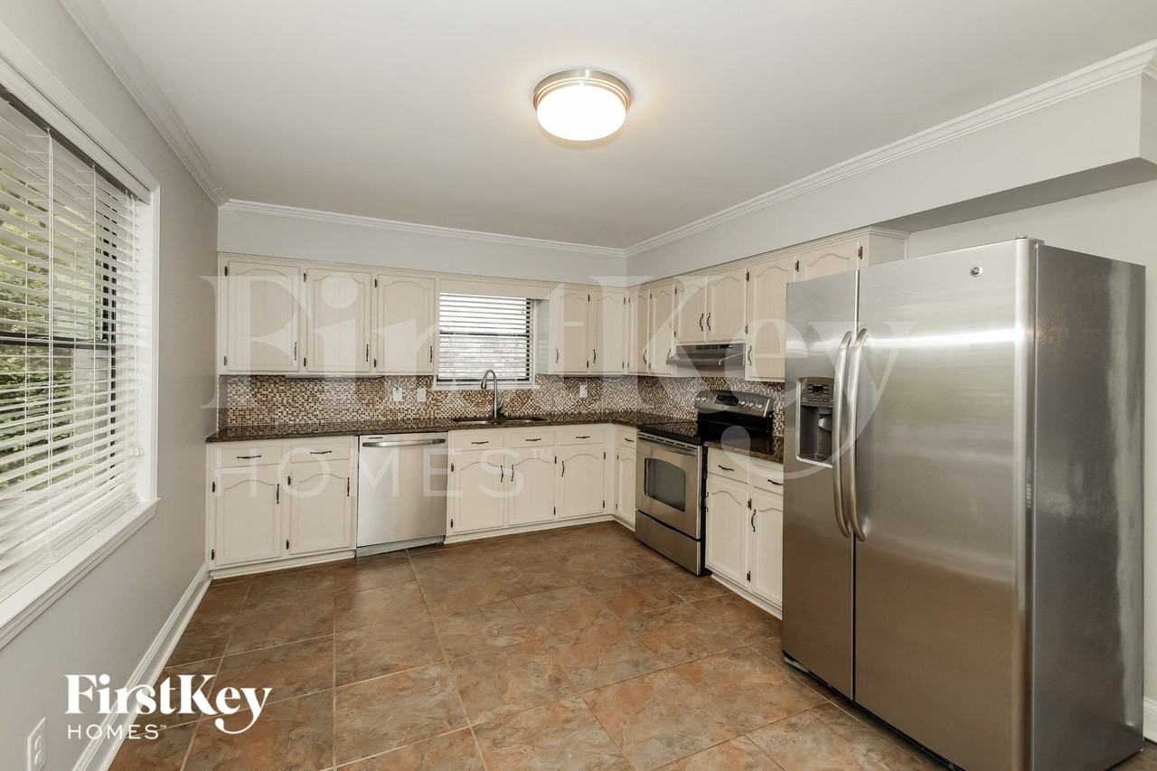 303 Coalmont Rd - Photo 4 of 15