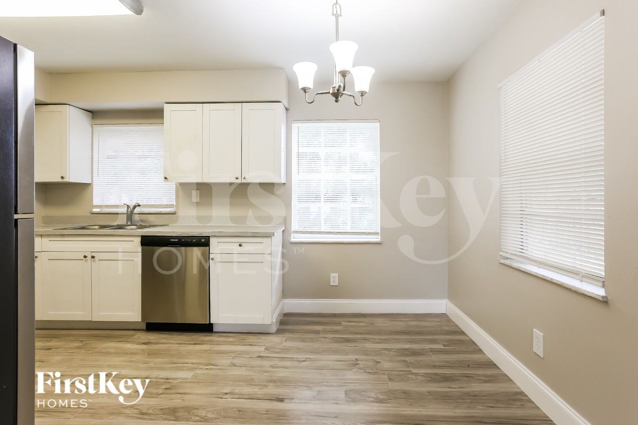 2740 Swstreet - Photo 6 of 19