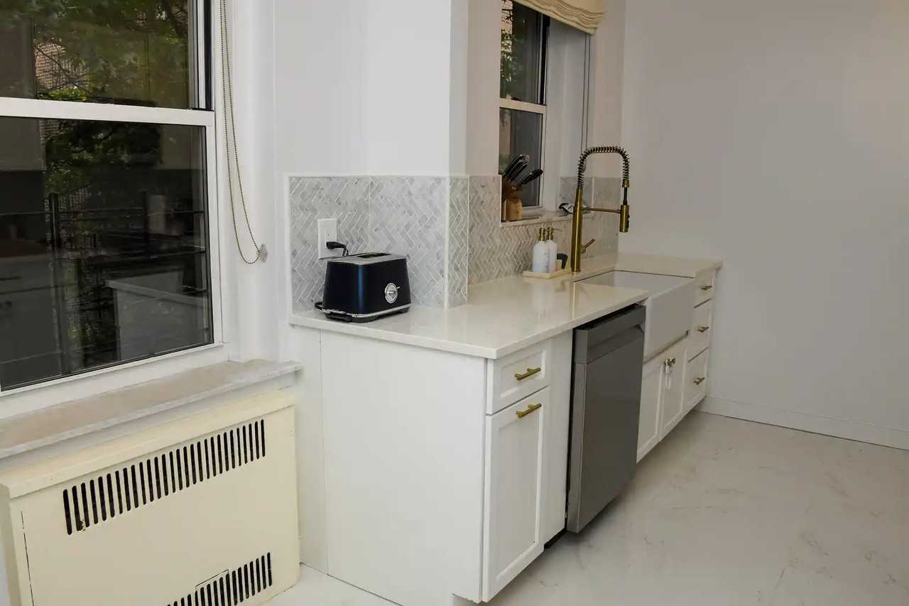 4130 46th St - Photo 5 of 17
