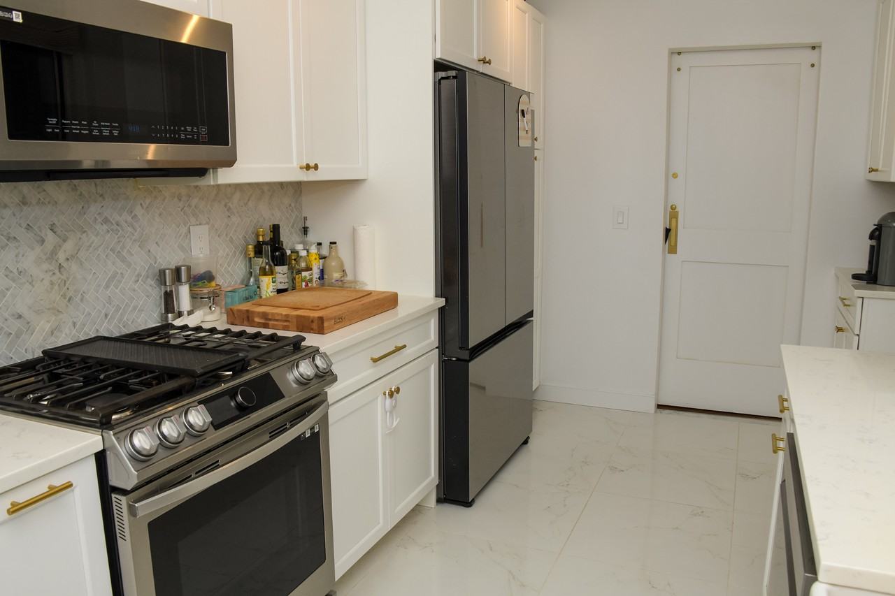 4130 46th St - Photo 6 of 17