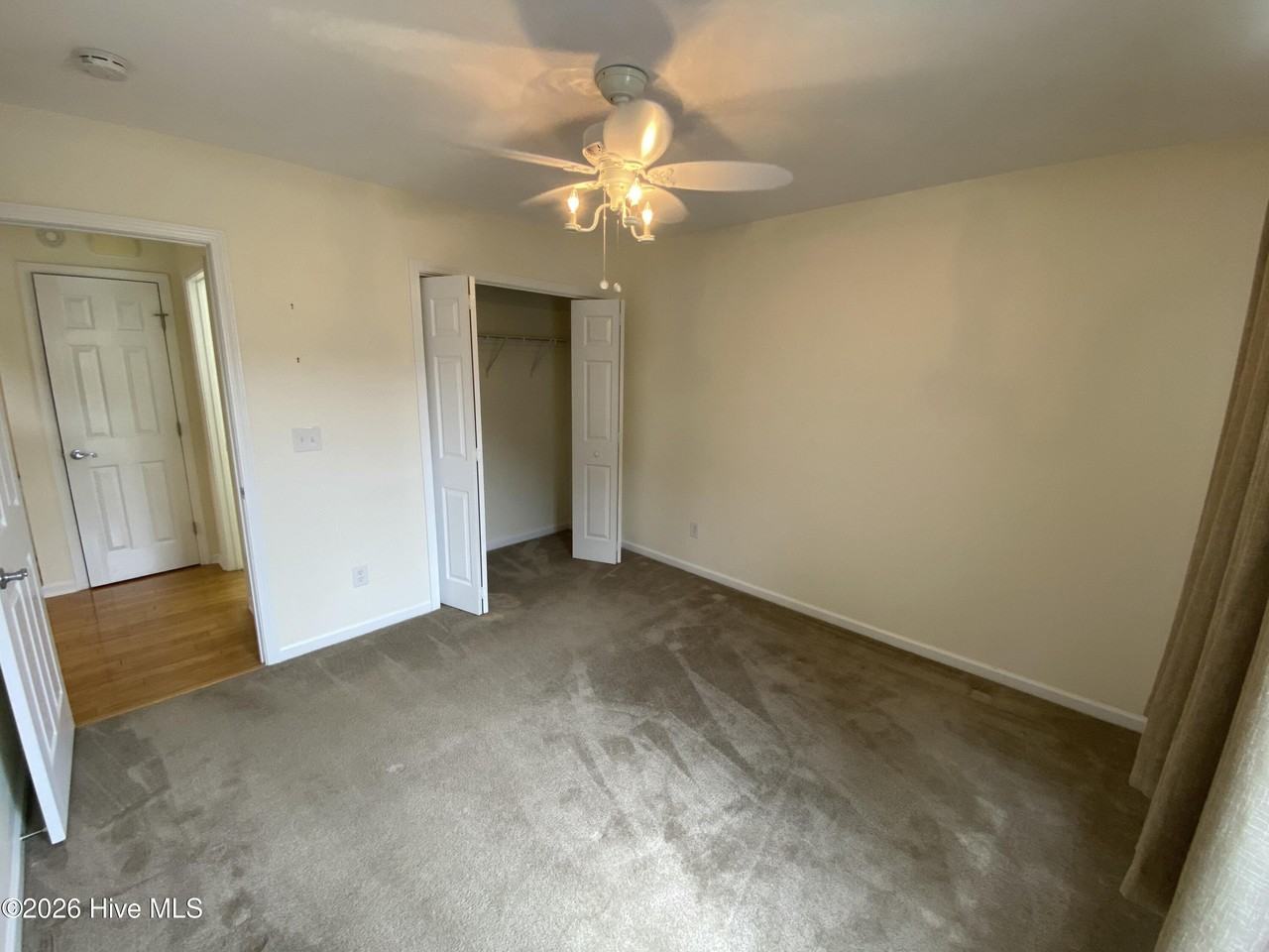 1041 Bridgeport Way - Photo 4 of 21