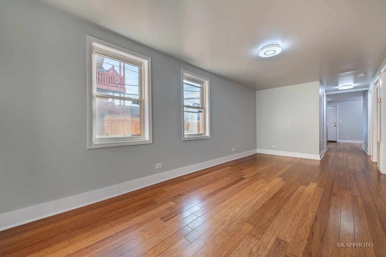2828 S Wallace St - Photo 3 of 32